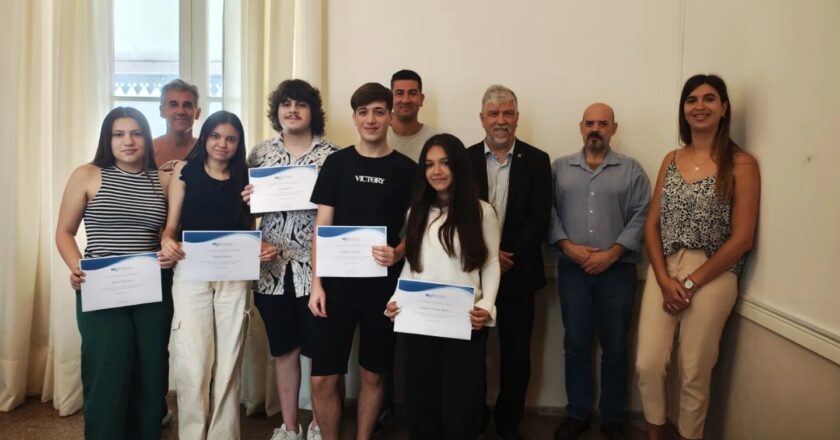 Realizamos un reconocimiento a los estudiantes que realizaron el curso de ingreso de la UTN en Magdalena