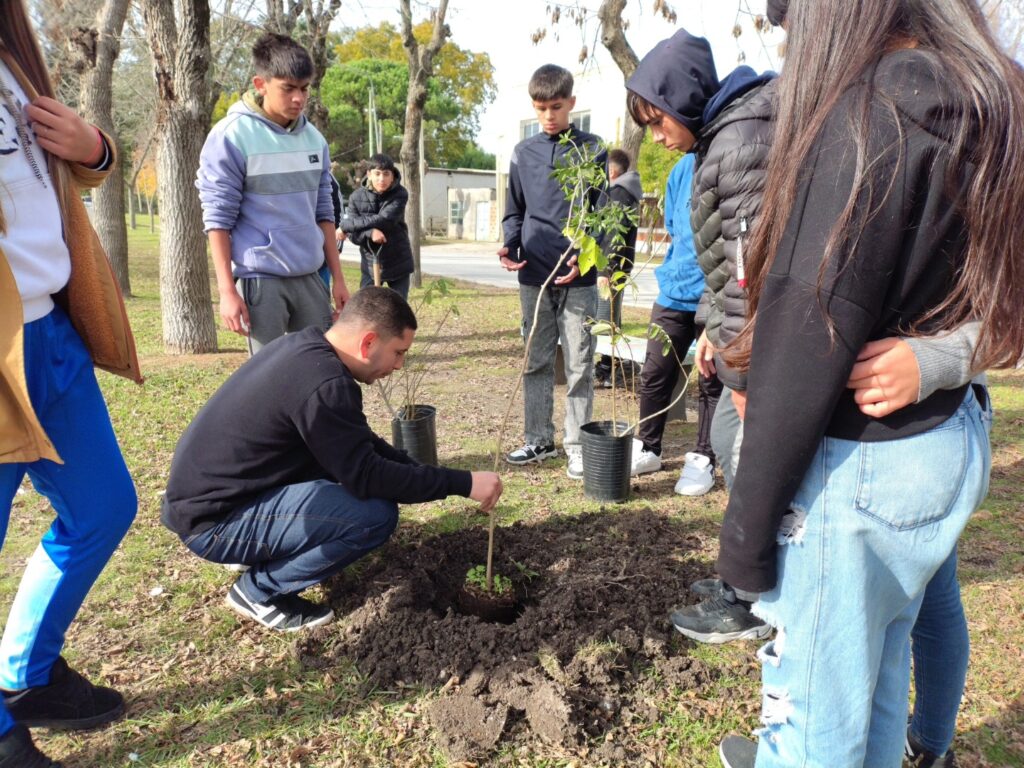 REFORESTAMOS LA RAMBLA GENERANDO CONSCIENCIA