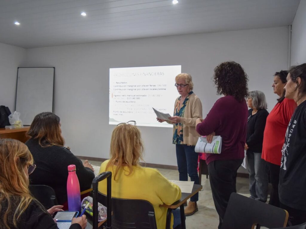 Con gran orgullo culminó la Diplomatura Universitaria en Emprendimientos e Innovación