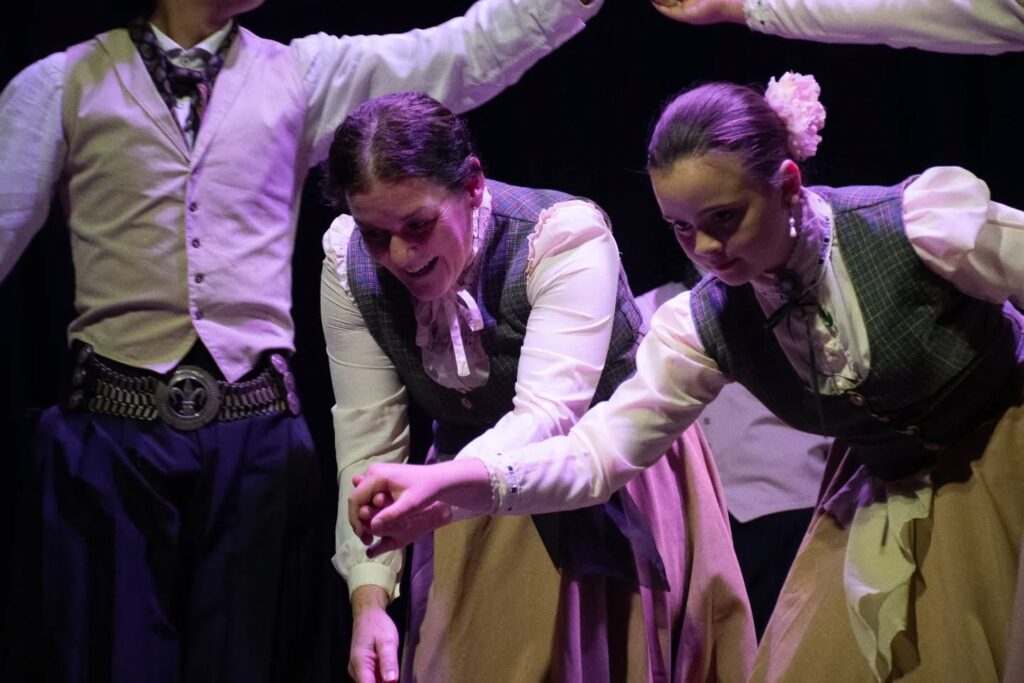 Muestra de los Talleres Municipales de Danzas Folklóricas