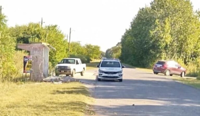 Accidente en el camino a Atalaya: un vehículo impactó contra un refugio y volcó en una zanja