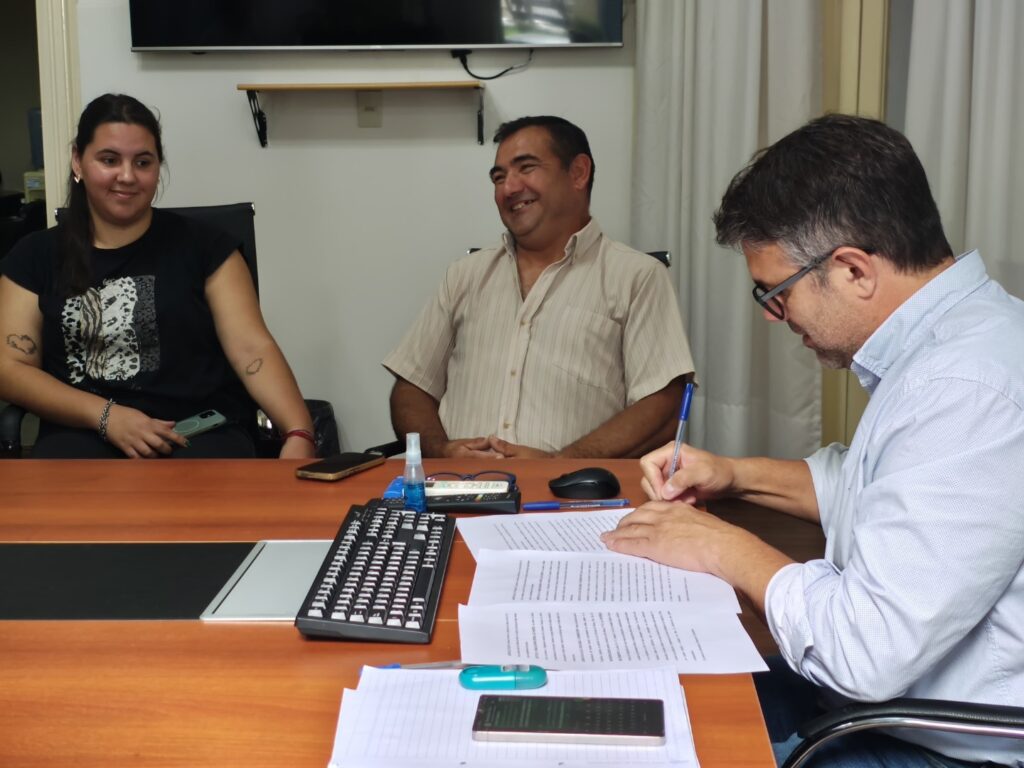 El Municipio y la Sociedad de Fomento Vieytes firmaron un convenio para fortalecer el desarrollo institucional