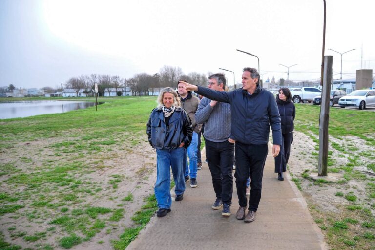 Katopodis visitó Magdalena: Recorrió obras y habló con vecinos